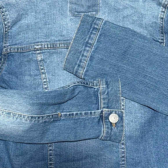 Levi’s Kids Denim Trucker Jacket – Medium (M/10-12) – Classic Blue Wash - Picture 4 of 5